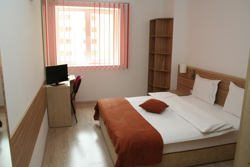 Top Rooms Aparthotel Bucharest Room photo